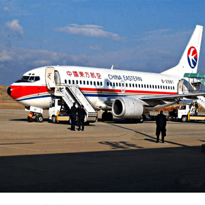 静巴机场空运航空快运业稳步发展的原因是什么？